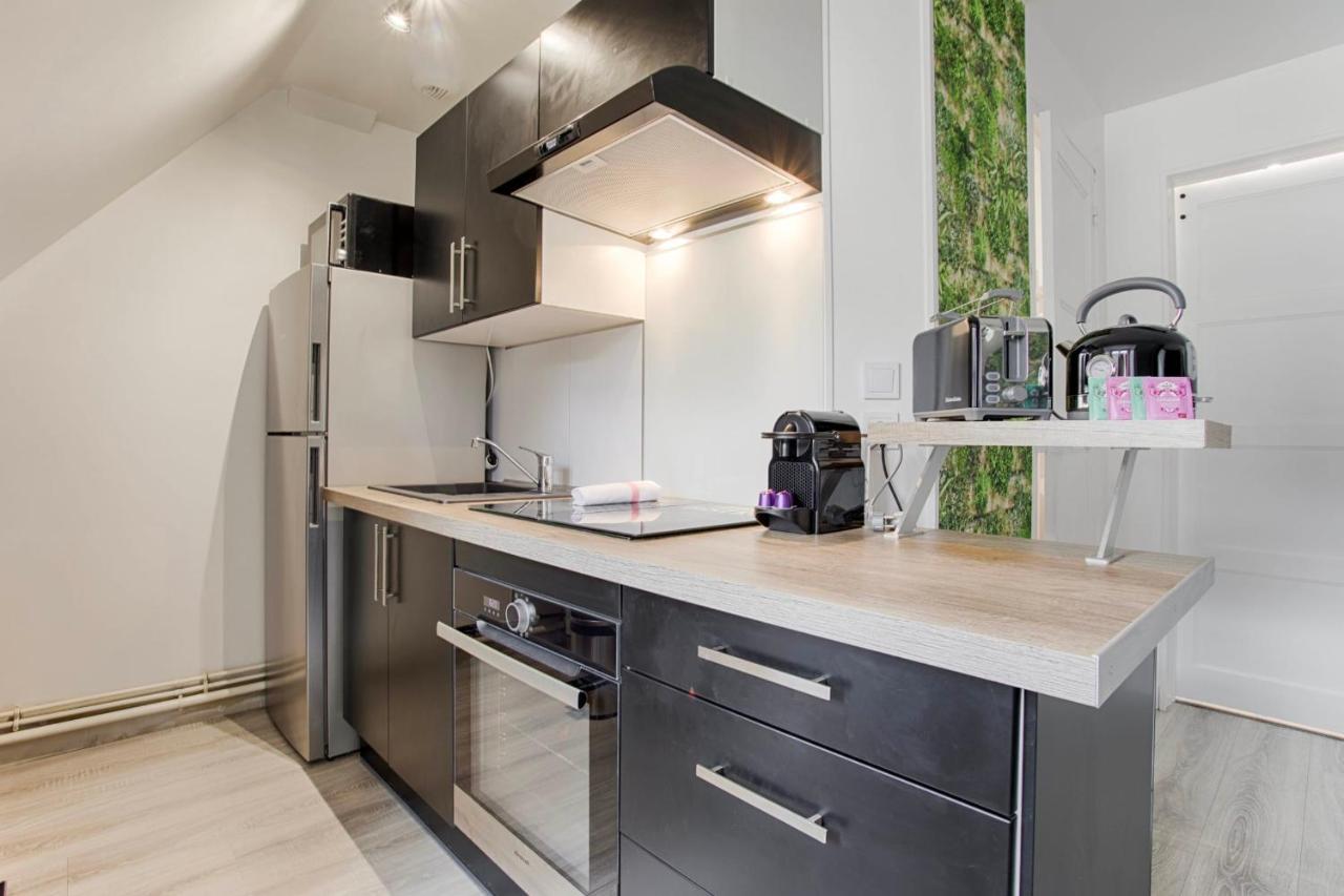 La Casa Centra Charm At Falaise'S Downtown Apartment ฟาแลซ ภายนอก รูปภาพ