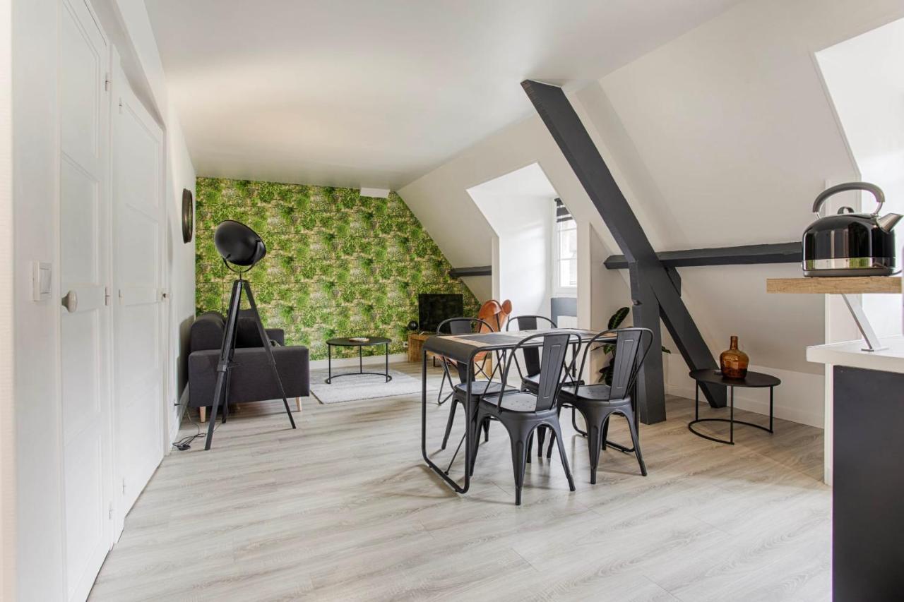 La Casa Centra Charm At Falaise'S Downtown Apartment ฟาแลซ ภายนอก รูปภาพ